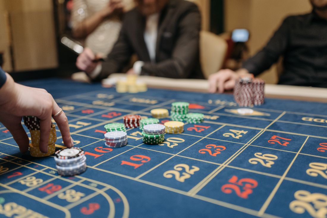 Dealer meja roulette live casino